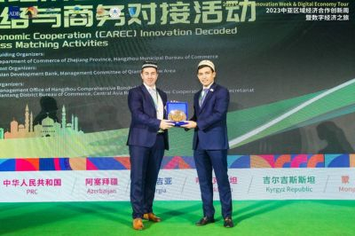 WIUT tours CAREC Innovation Week in China